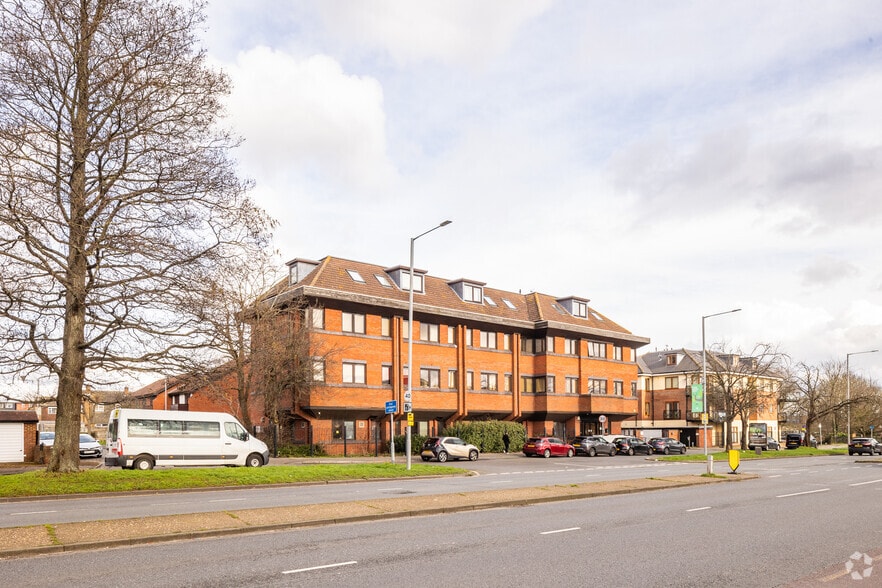 1390 Uxbridge Rd, Uxbridge for lease - Building Photo - Image 2 of 6