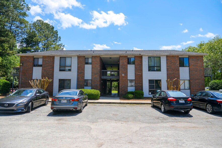 100 Highland Forest Dr, Greenwood, SC for sale - Building Photo - Image 2 of 8