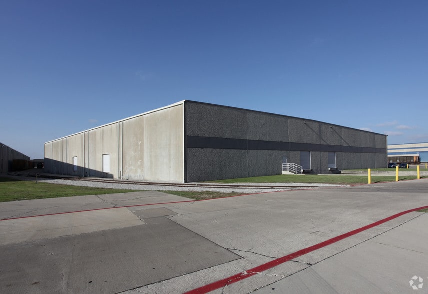 1701 Vantage Dr, Carrollton, TX for lease - Building Photo - Image 3 of 3