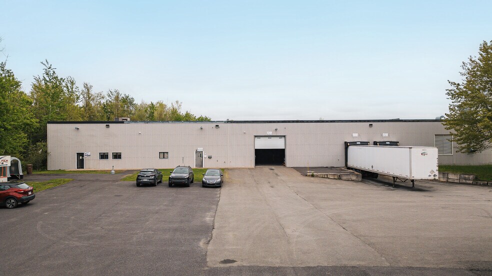 780 Rue Georges-Cros, Granby, QC à louer - Photo du bâtiment - Image 3 de 8