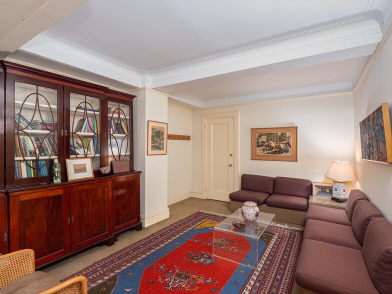 910 Park Ave, New York, NY for sale - Interior Photo - Image 1 of 14