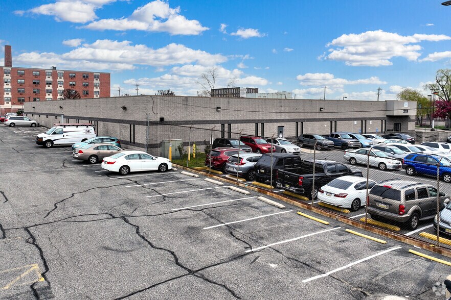 219 E Lehigh Ave, Philadelphia, PA à vendre - Photo du bâtiment - Image 2 de 6