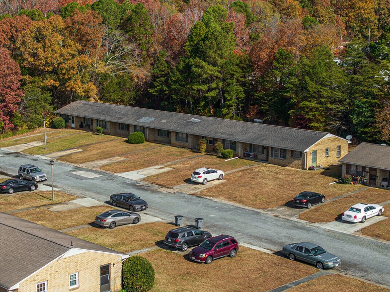 1025 Harris Dr, South Boston, VA à vendre - Photo principale - Image 1 de 7