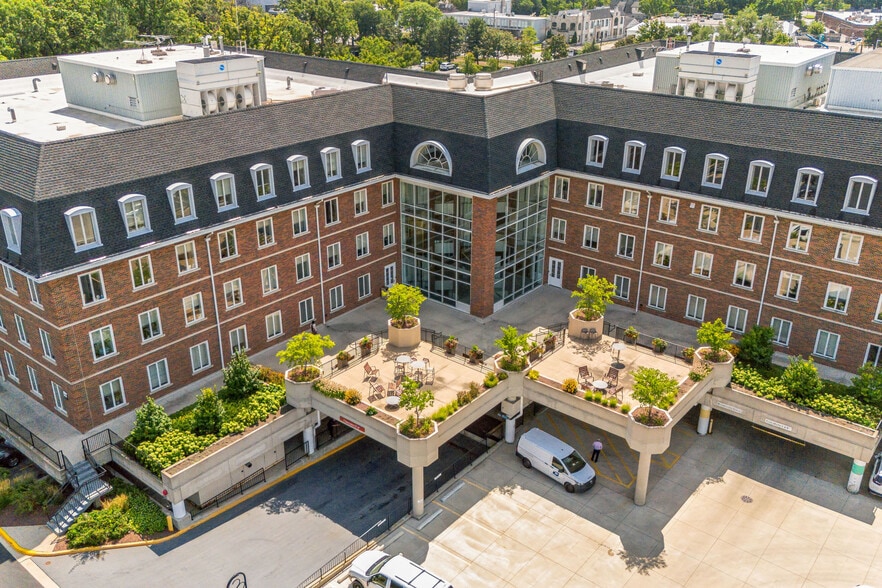 908 N Elm St, Hinsdale, IL for lease - Building Photo - Image 3 of 11