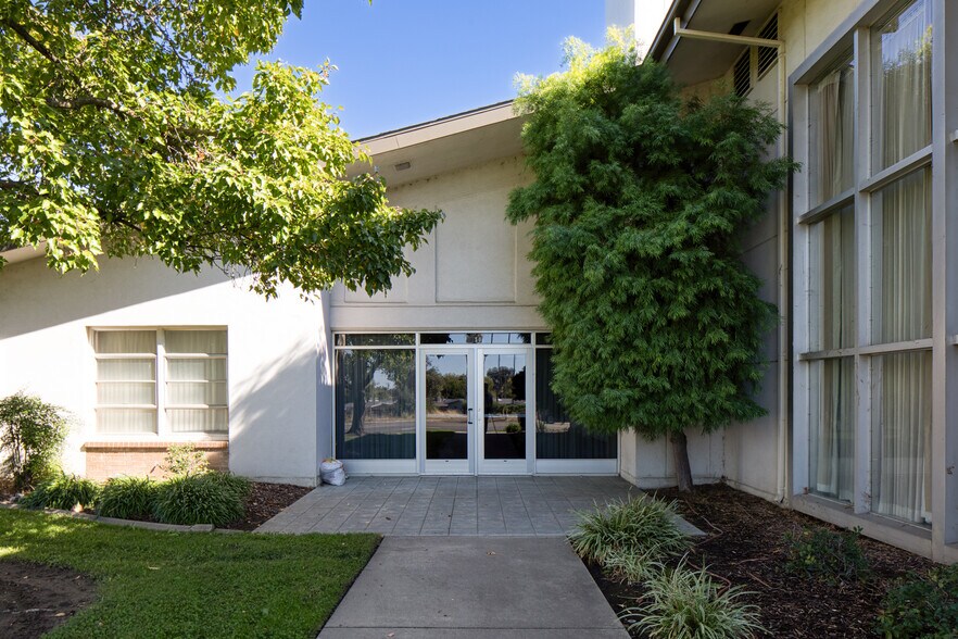 6450 Walerga Road rd, North Highlands, CA à vendre - Photo du bâtiment - Image 2 de 16