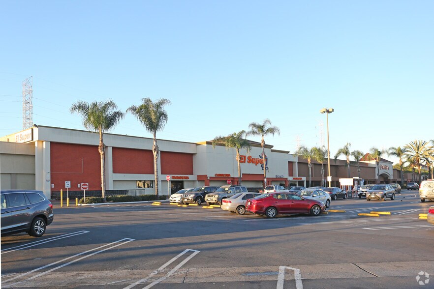 5700 Firestone Blvd, South Gate, CA à louer - Photo principale - Image 1 de 6