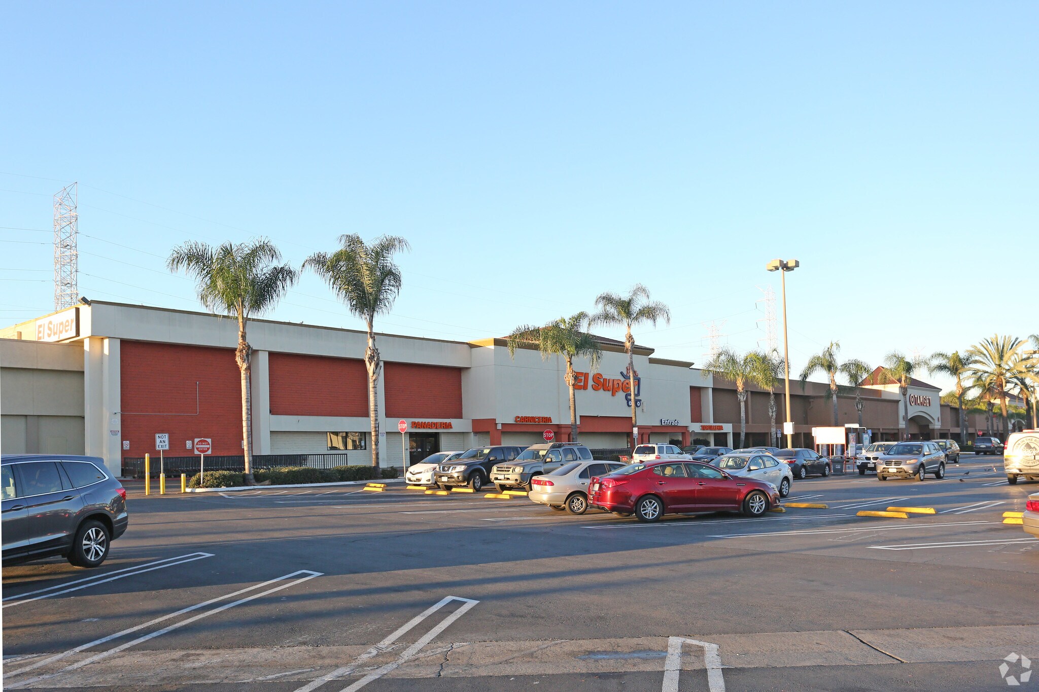 5700 Firestone Blvd, South Gate, CA à louer Photo principale- Image 1 de 7