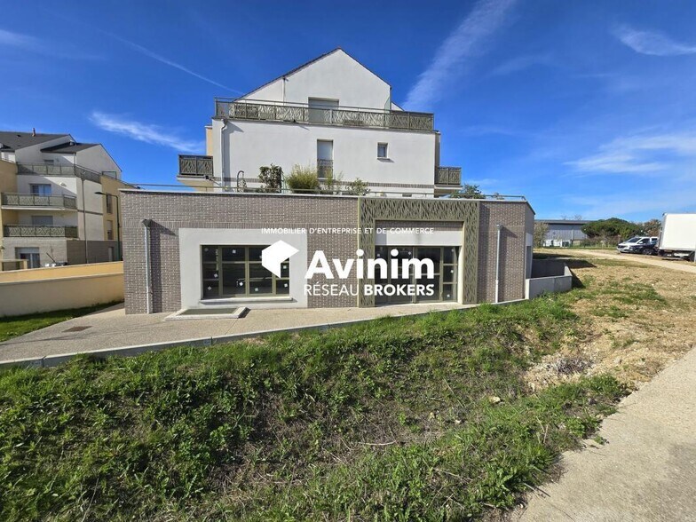 Retail in Vemars for lease - Building Photo - Image 2 of 3