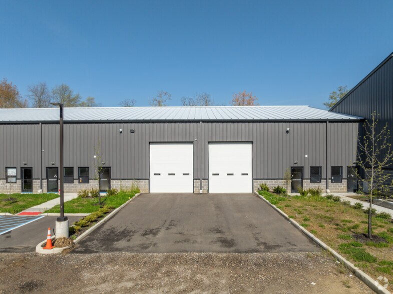 1008 State Route 33, Freehold, NJ for lease - Building Photo - Image 2 of 5
