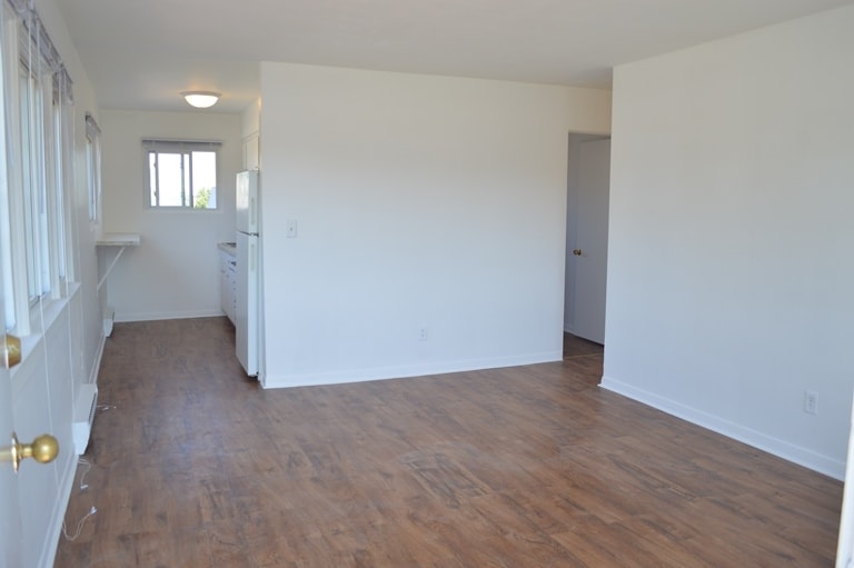 1039 Sheridan Rd, Winthrop Harbor, IL for sale - Interior Photo - Image 2 of 19