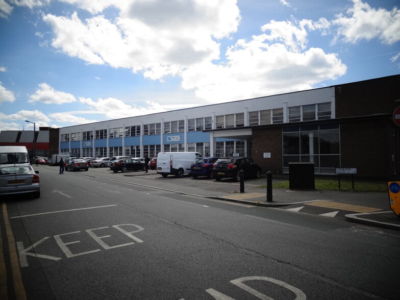 8 Deer Park Rd, London for lease - Building Photo - Image 3 of 4