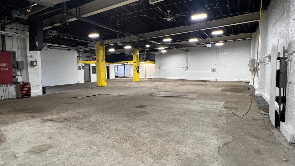 396 Morris Park Ave, Bronx, NY à louer - Photo du bâtiment - Image 2 de 11