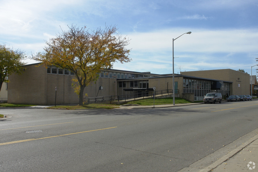 900-902 Leonard St NW, Grand Rapids, MI for sale - Primary Photo - Image 1 of 1