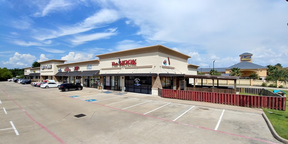 5700 Highway 6, Houston, TX for lease - Primary Photo - Image 1 of 9