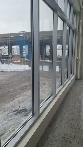 4360 Ch de la Côte-de-Liesse, Mt Royal, QC à louer - Vidéo sur l’inscription commerciale - Image 2 de 22