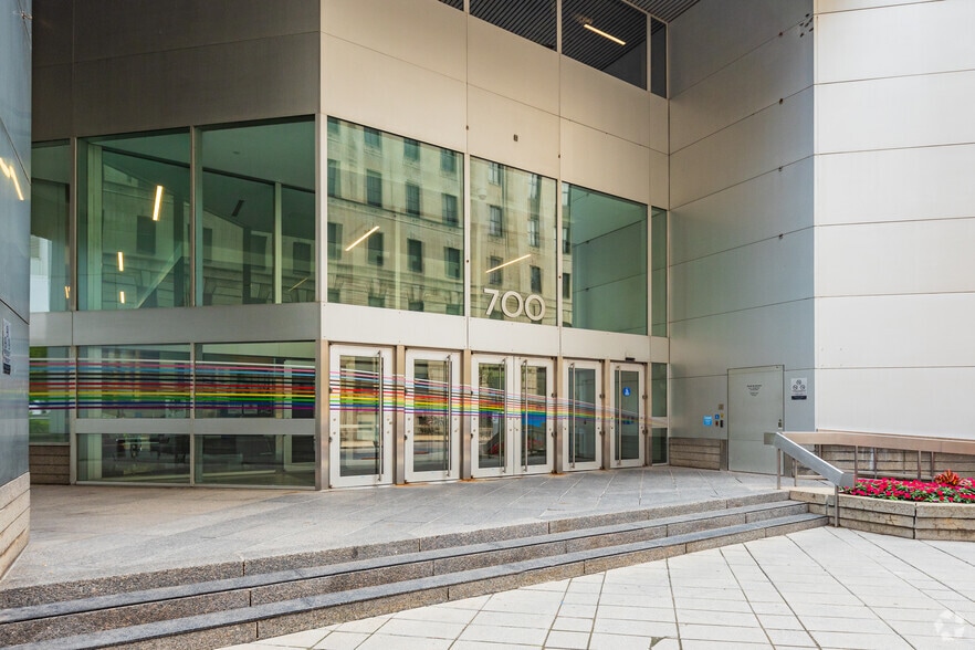 1001 Boul Robert-Bourassa, Montréal, QC for lease - Building Photo - Image 3 of 6