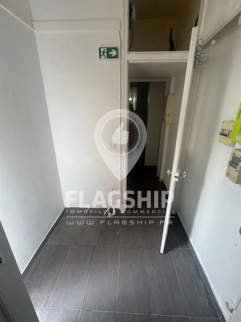 Retail in Malakoff for lease Building Photo- Image 1 of 10