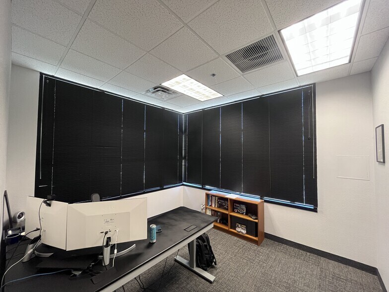 9865 E Bell Rd, Scottsdale, AZ à louer - Photo du bâtiment - Image 3 de 13