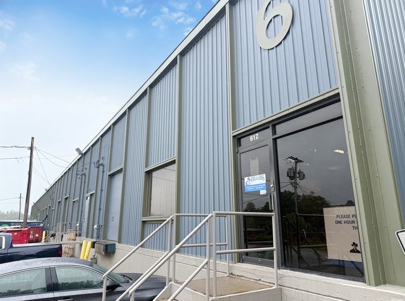 612 Parkway View Dr, Pittsburgh, PA for lease - Building Photo - Image 3 of 15