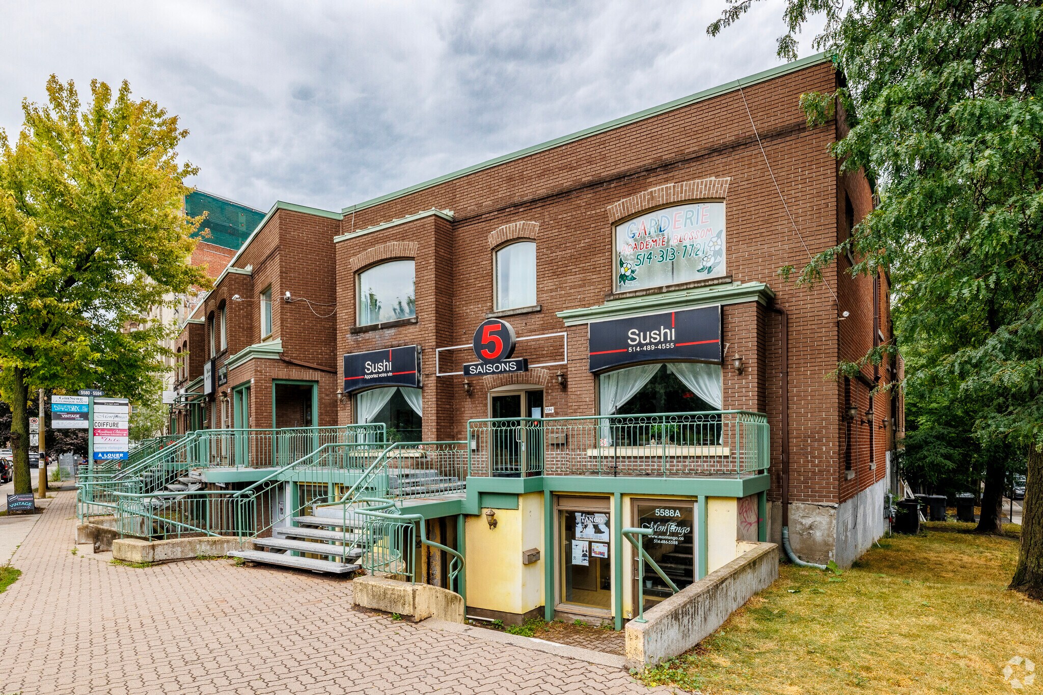 5582-5594 Rue Sherbrooke O, Montréal, QC for sale Primary Photo- Image 1 of 1