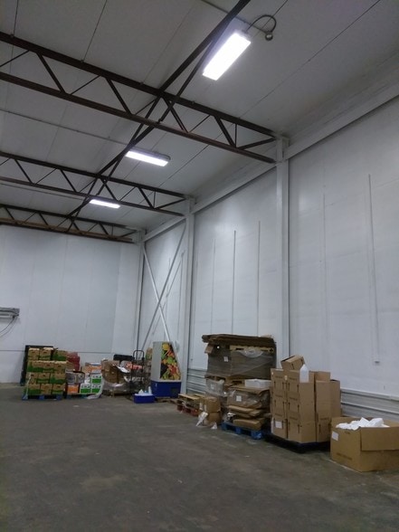 5706 Troost Ave, Kansas City, MO for sale - Interior Photo - Image 3 of 21