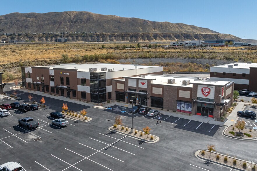 14629 S Porter Rockwell Blvd, Bluffdale, UT à vendre - Photo du bâtiment - Image 3 de 14