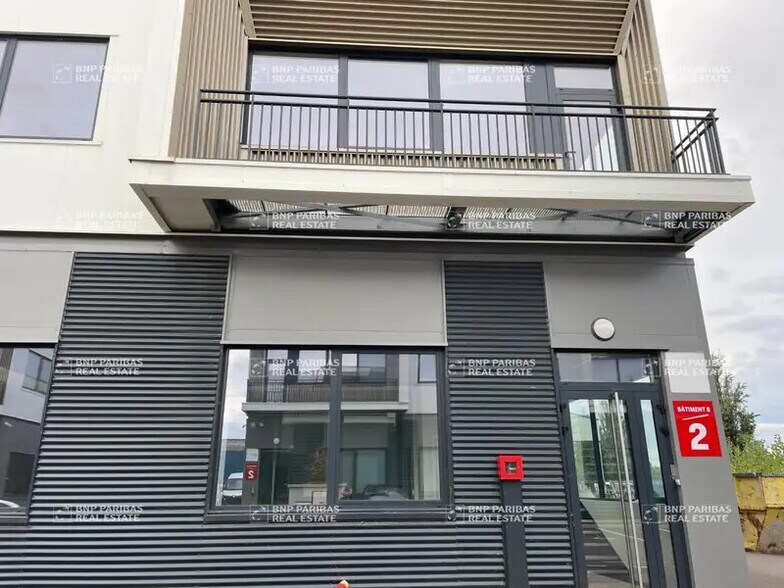 92 Avenue Du Progrès, Chassieu à louer - Photo du bâtiment - Image 2 de 13