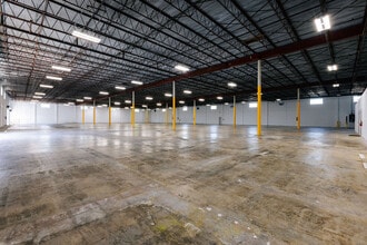 5280 NW 165th St, Hialeah, FL for lease Building Photo- Image 2 of 23