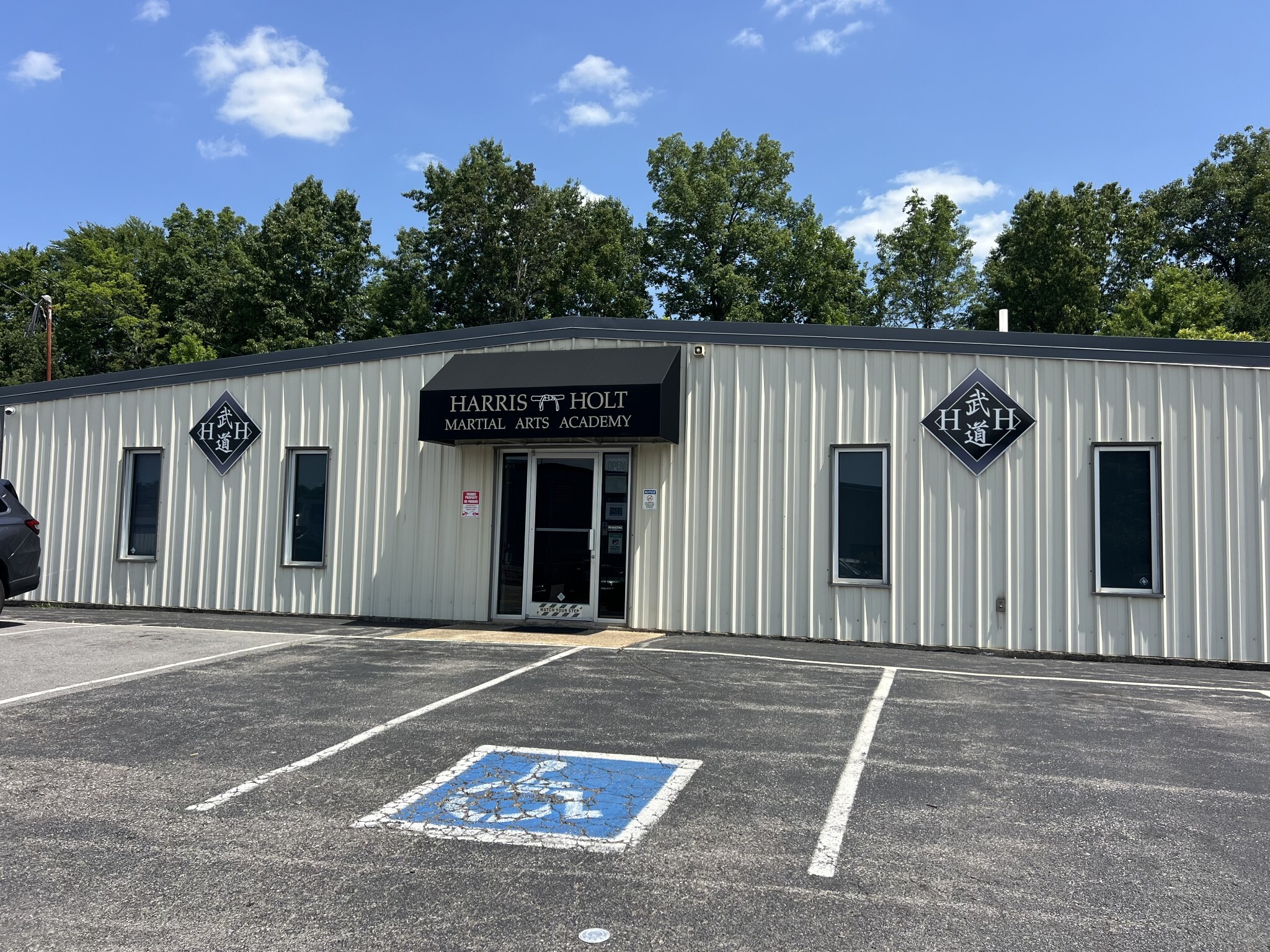 211 W Dunbar Cave Rd, Clarksville, TN for sale Building Photo- Image 1 of 26