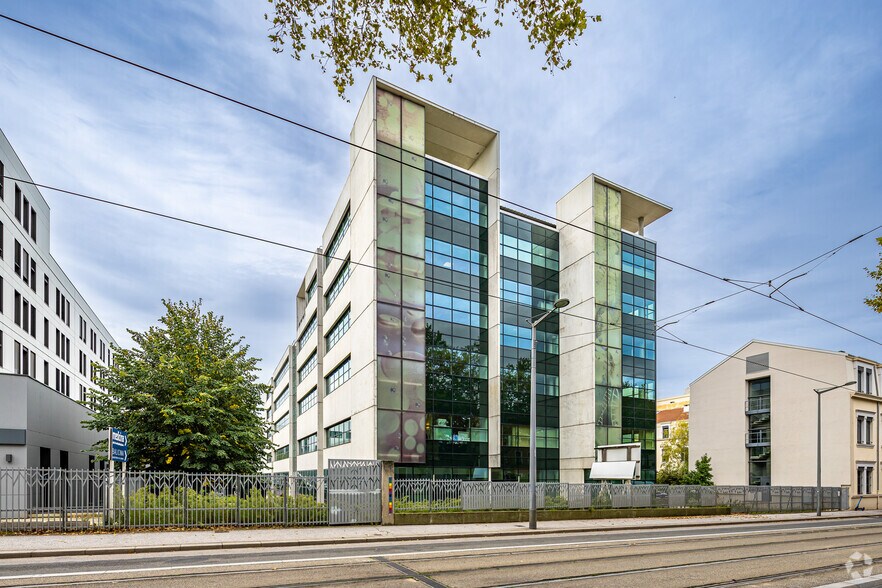 Office in Lyon for lease - Primary Photo - Image 1 of 5