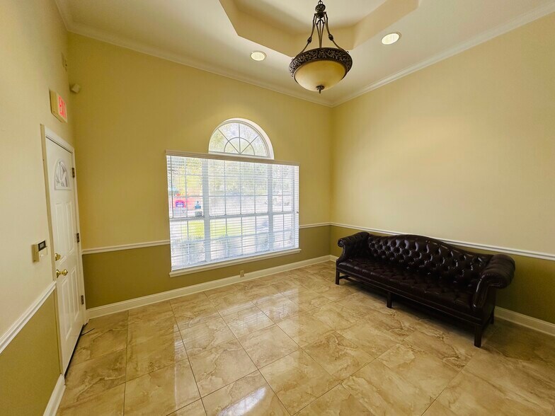 7545 Centurion Pky, Jacksonville, FL à louer - Photo du bâtiment - Image 3 de 13