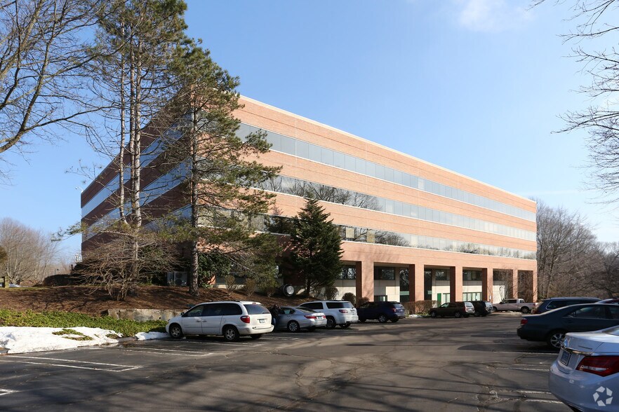 612 Wheelers Farms Rd, Milford, CT à louer - Photo du bâtiment - Image 2 de 4