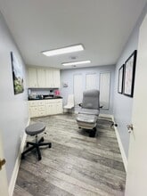 867 W Lancaster Blvd, Lancaster, CA for lease Interior Photo- Image 2 of 20