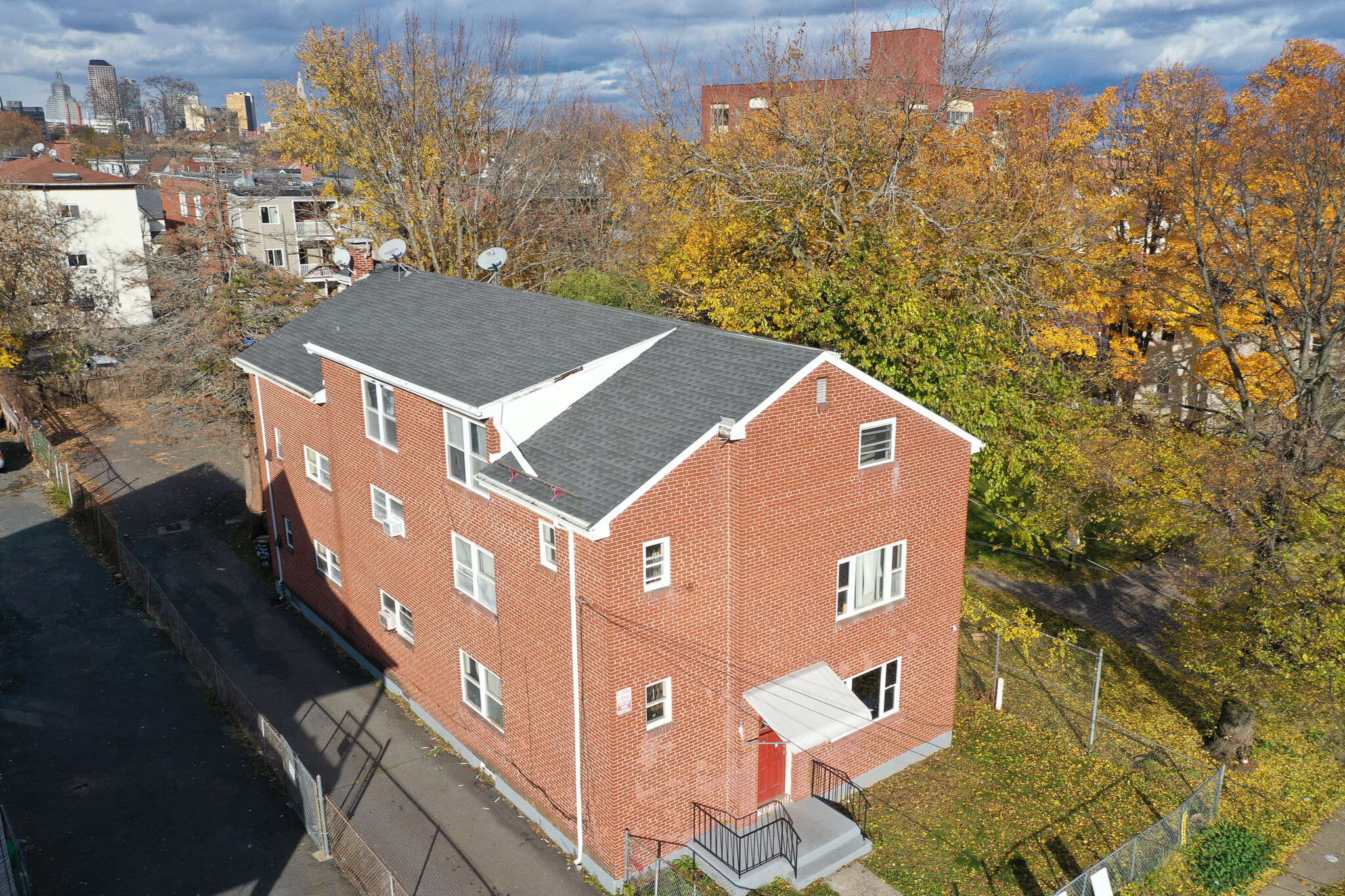 100 Bond St, Hartford, CT à vendre Photo du b timent- Image 1 de 1