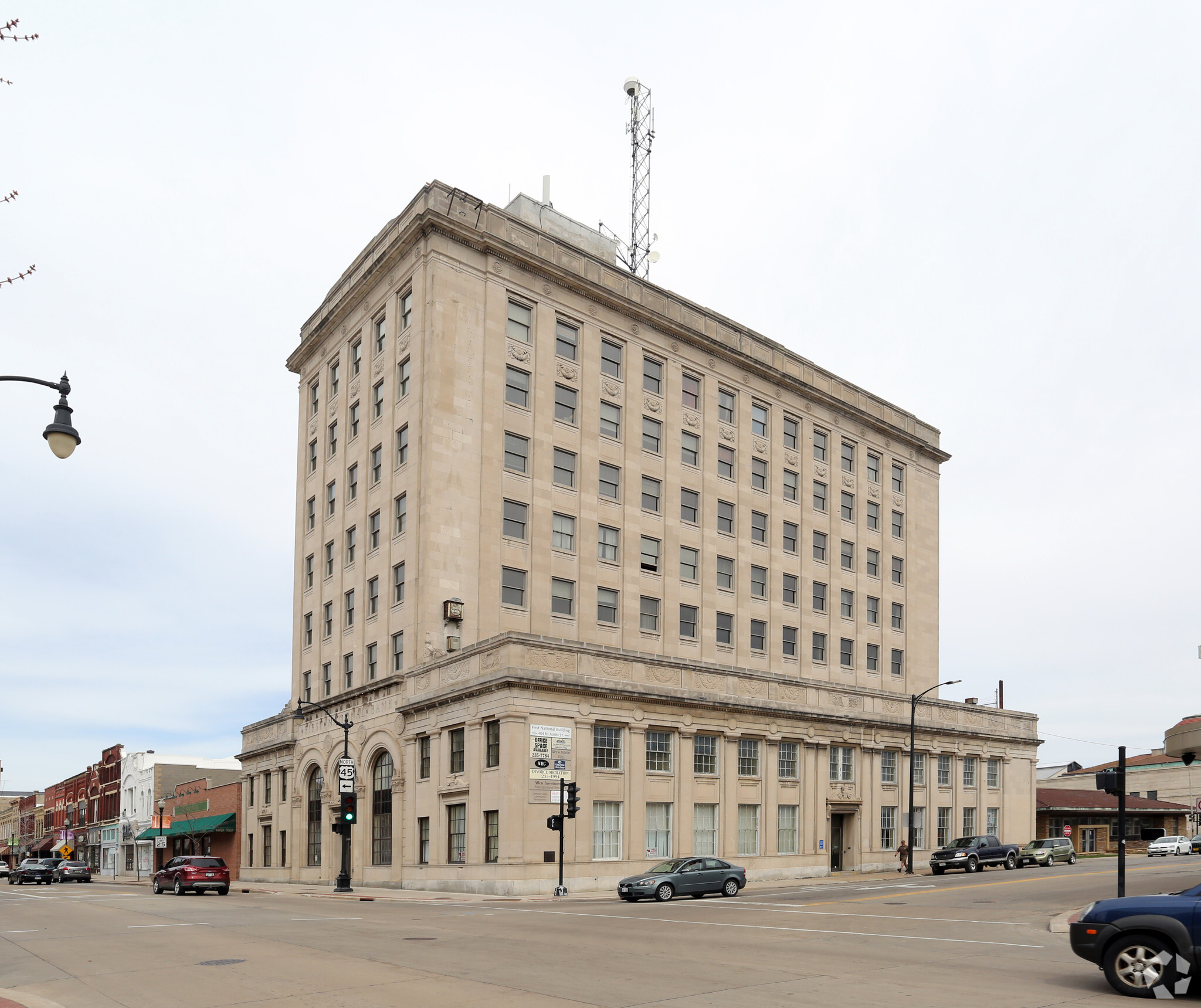 404 N Main St, Oshkosh, WI for sale Primary Photo- Image 1 of 1