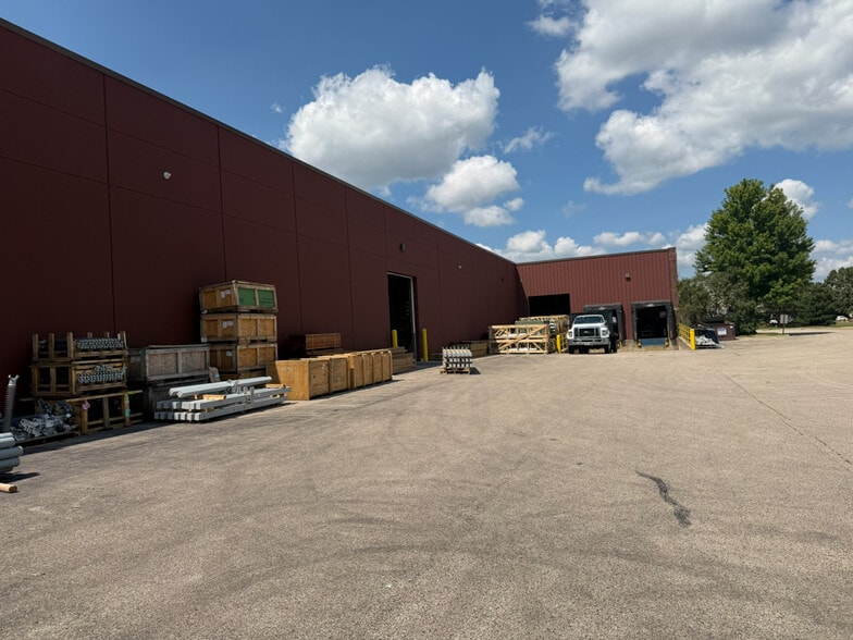 4901 Prime Pky, McHenry, IL for sale - Building Photo - Image 3 of 17