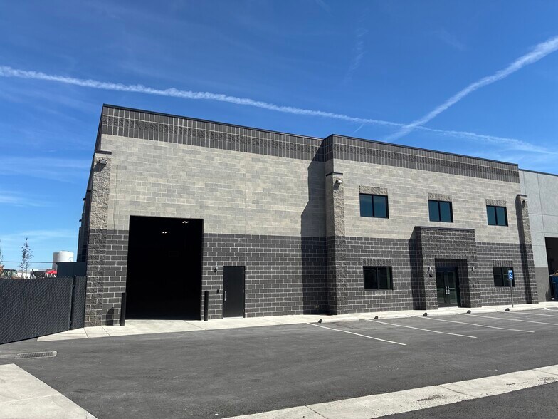 1657 S. Boston St STE B, Lehi, UT à louer - Photo du bâtiment - Image 2 de 18
