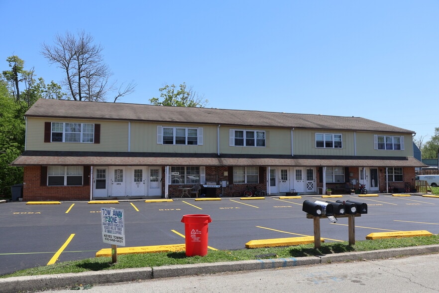 601-609 Country 601-609 Country Ln, Morton, PA for sale - Building Photo - Image 2 of 2