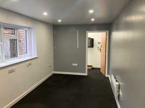 Wood Vw, Huntingdon for lease Interior Photo- Image 1 of 4