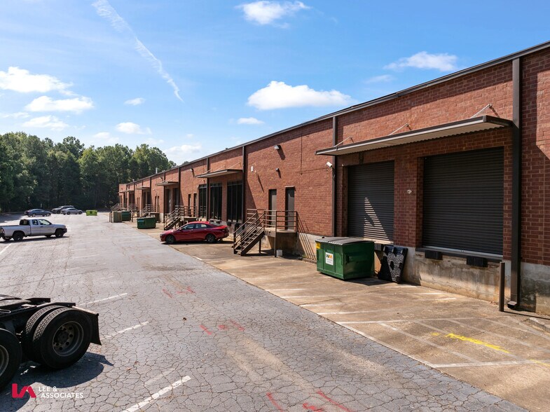 5020-5072 Clark Howell Hwy, College Park, GA à louer - Photo du bâtiment - Image 3 de 20