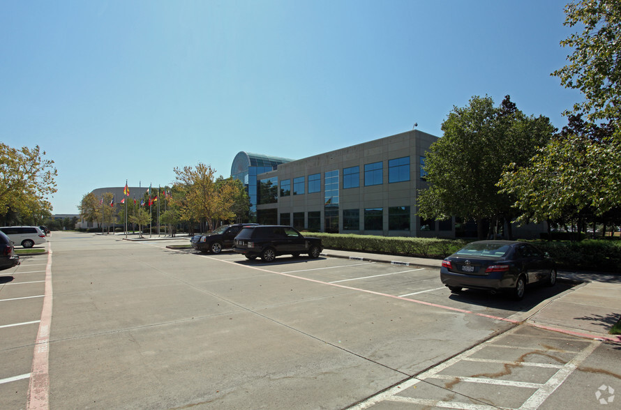 5800 Democracy Dr, Plano, TX for lease - Building Photo - Image 1 of 22