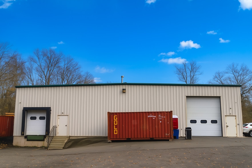 325 Riggs St, Oxford, CT à louer - Photo du bâtiment - Image 3 de 8