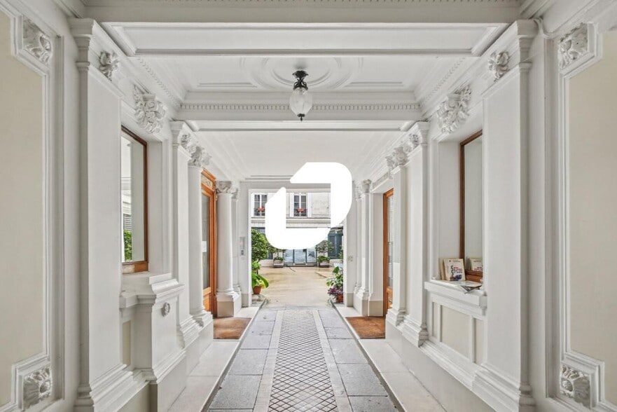 Multifamily in Paris for sale - Building Photo - Image 1 of 15