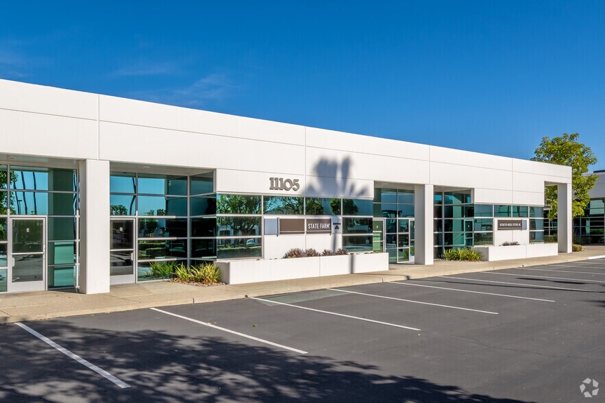 11105 Knott Ave, Cypress, CA à louer - Photo du bâtiment - Image 2 de 4