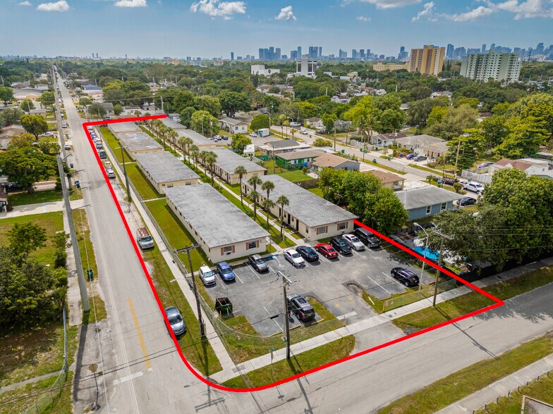 2412 NW 58th St, Miami, FL à vendre - Photo du bâtiment - Image 2 de 22
