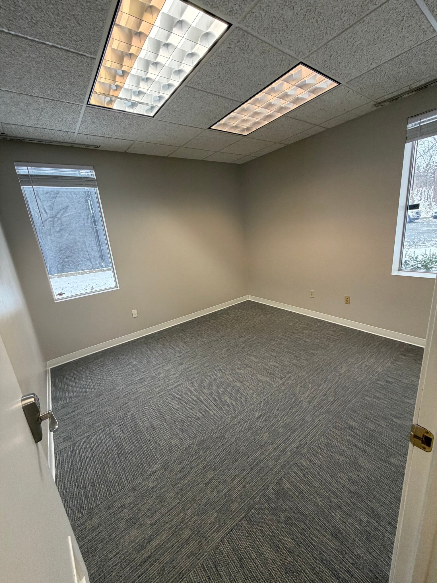 6440 Flying Cloud Dr, Eden Prairie, MN à louer Photo intérieure- Image 1 de 1