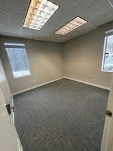 6440 Flying Cloud Dr, Eden Prairie, MN à louer Photo intérieure- Image 1 de 1