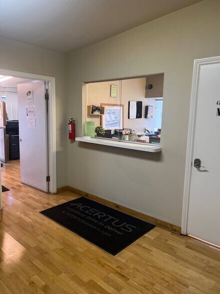 4770 W Nevso Dr, Las Vegas, NV à louer - Photo du bâtiment - Image 3 de 6