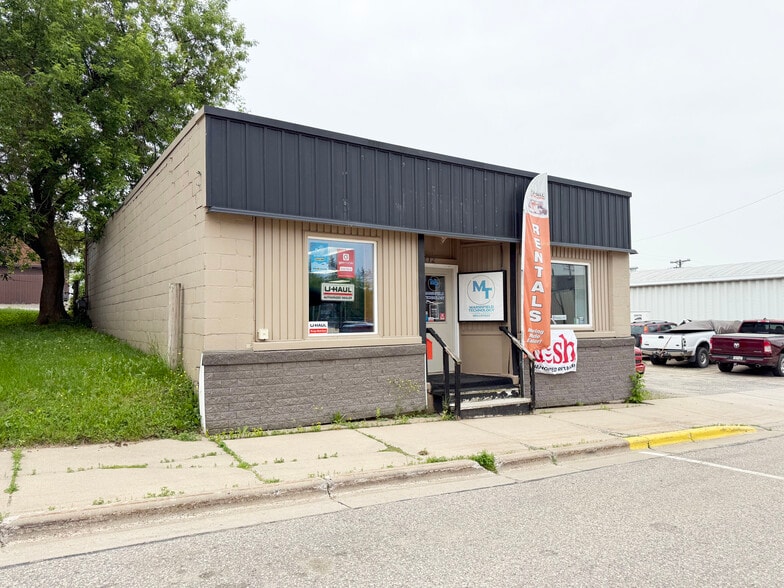 212 W 7th St, Neillsville, WI for sale - Building Photo - Image 2 of 15