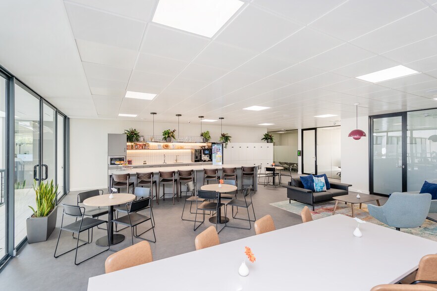 Park Ave, Almondsbury for lease - Interior Photo - Image 2 of 18